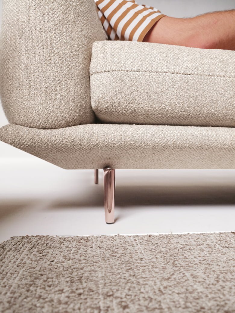 DRAGÉES Elegant sectional with heightened backrests for superior comfort, minimal base, and decorative stitching, combining sophistication with supported relaxation.