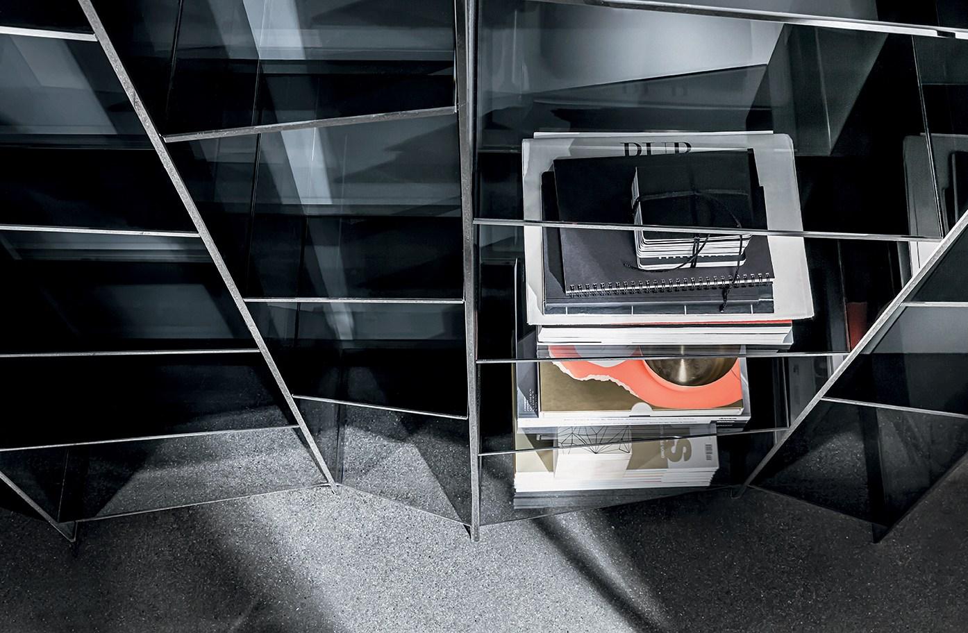 DELPHI H. 190 Freestanding modular glass bookcase