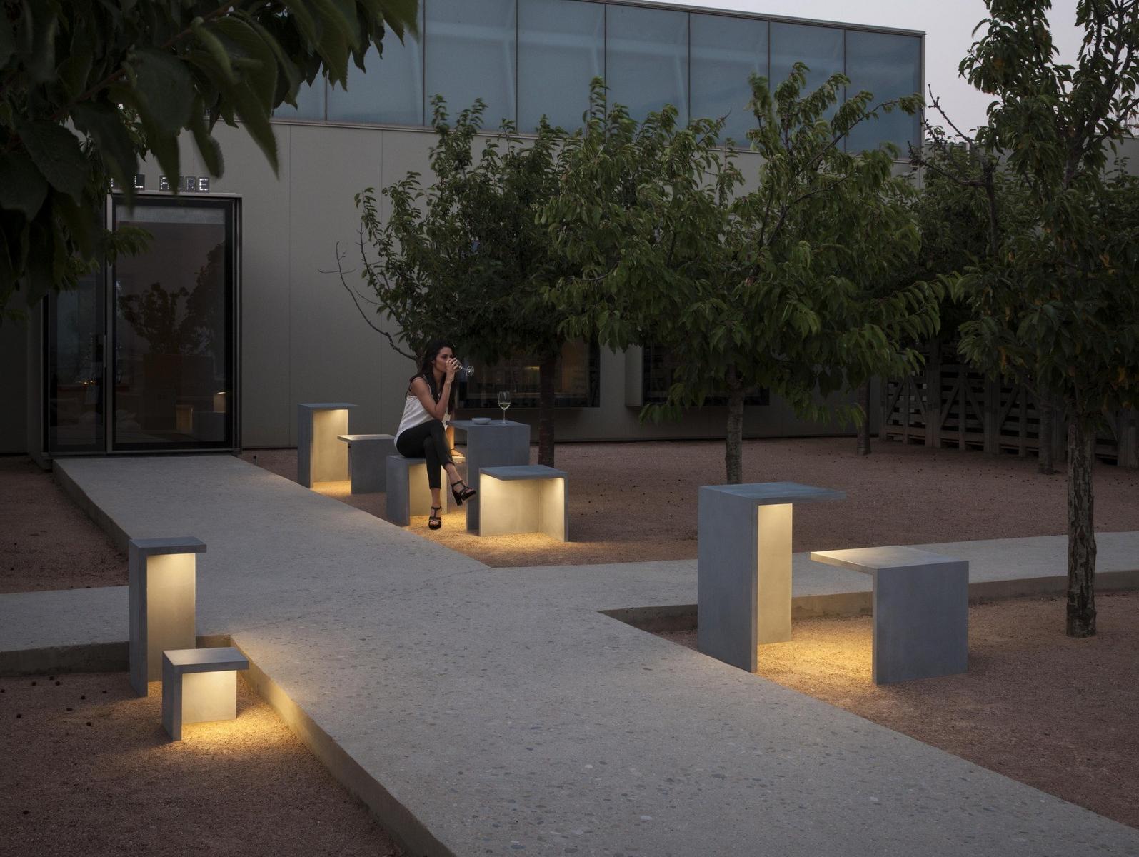 EMPTY LED cement bollard light