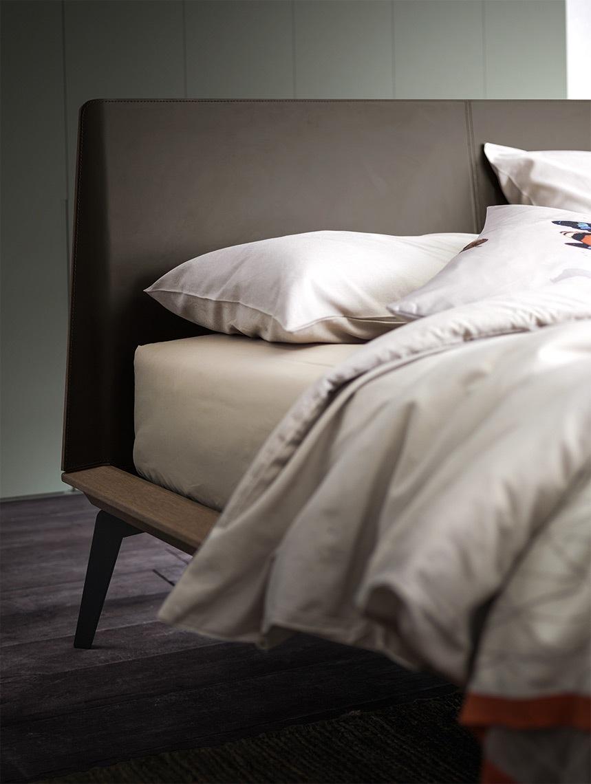XILO Lacquered bed