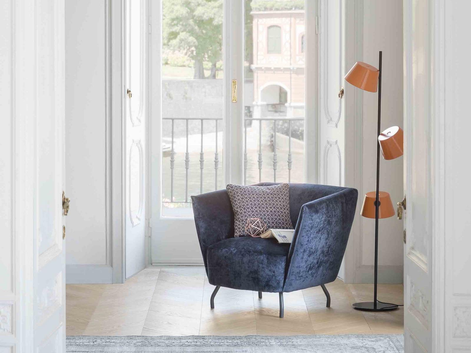 ARNO Upholstered fabric lobby chair with armrests