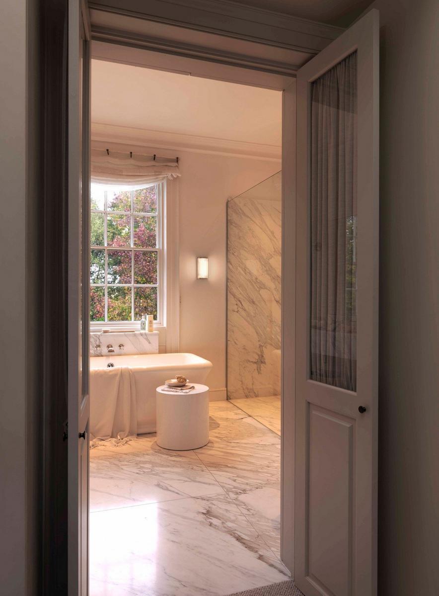 VERSAILLES LED steel wall light