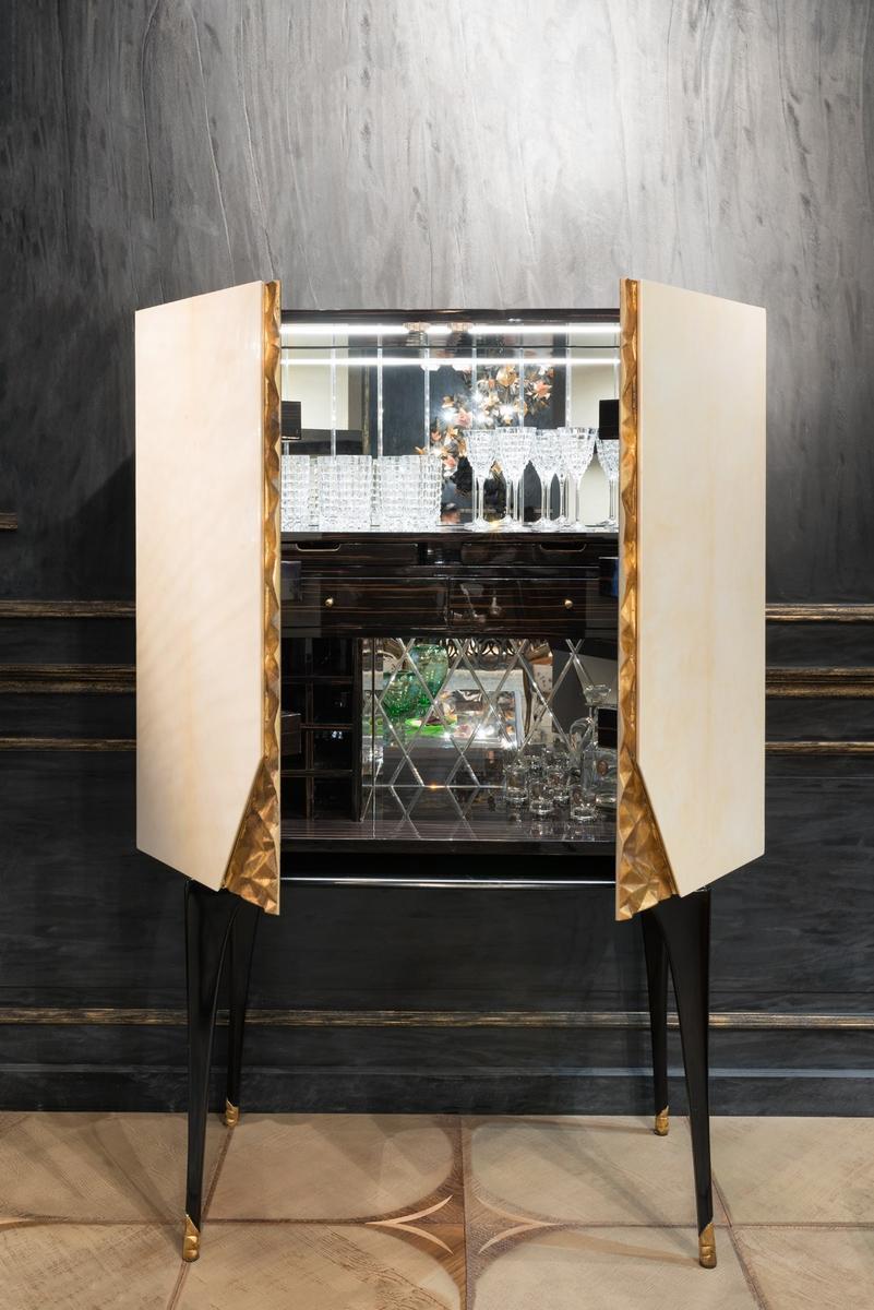 MARTINI Wood veneer and parchment paper bar cabinet