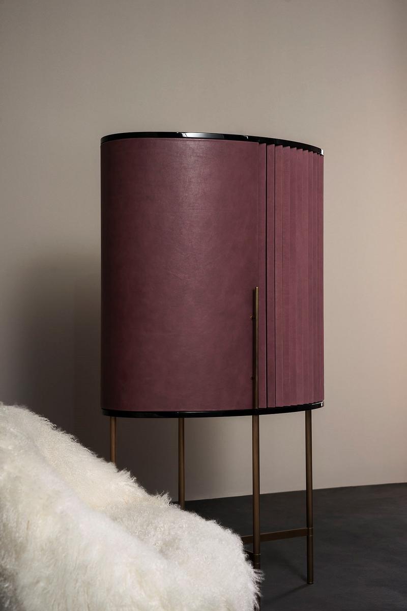 PLISSÉ Leather bar cabinet with integrated lighting