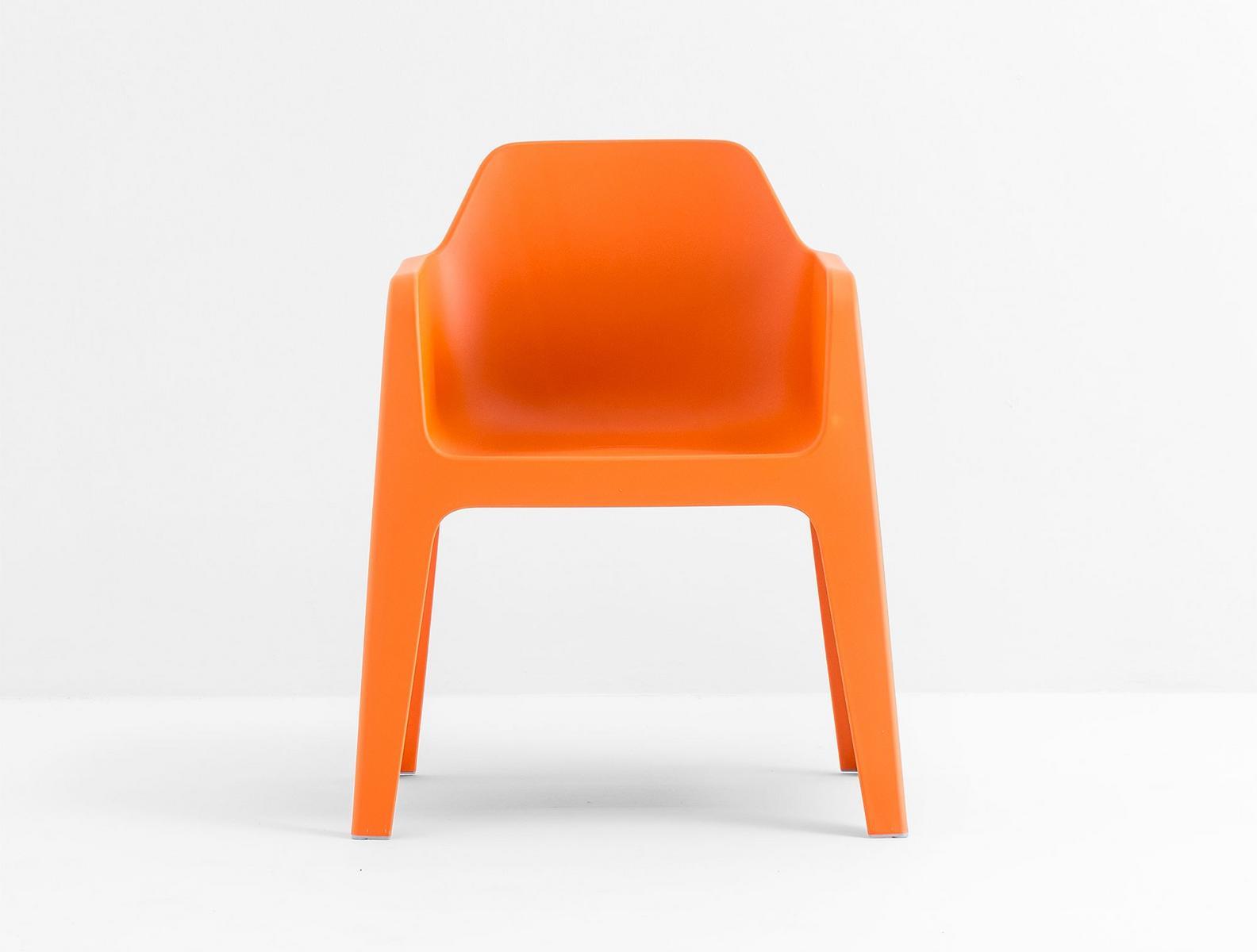 PLUS 630 Stackable polypropylene chair