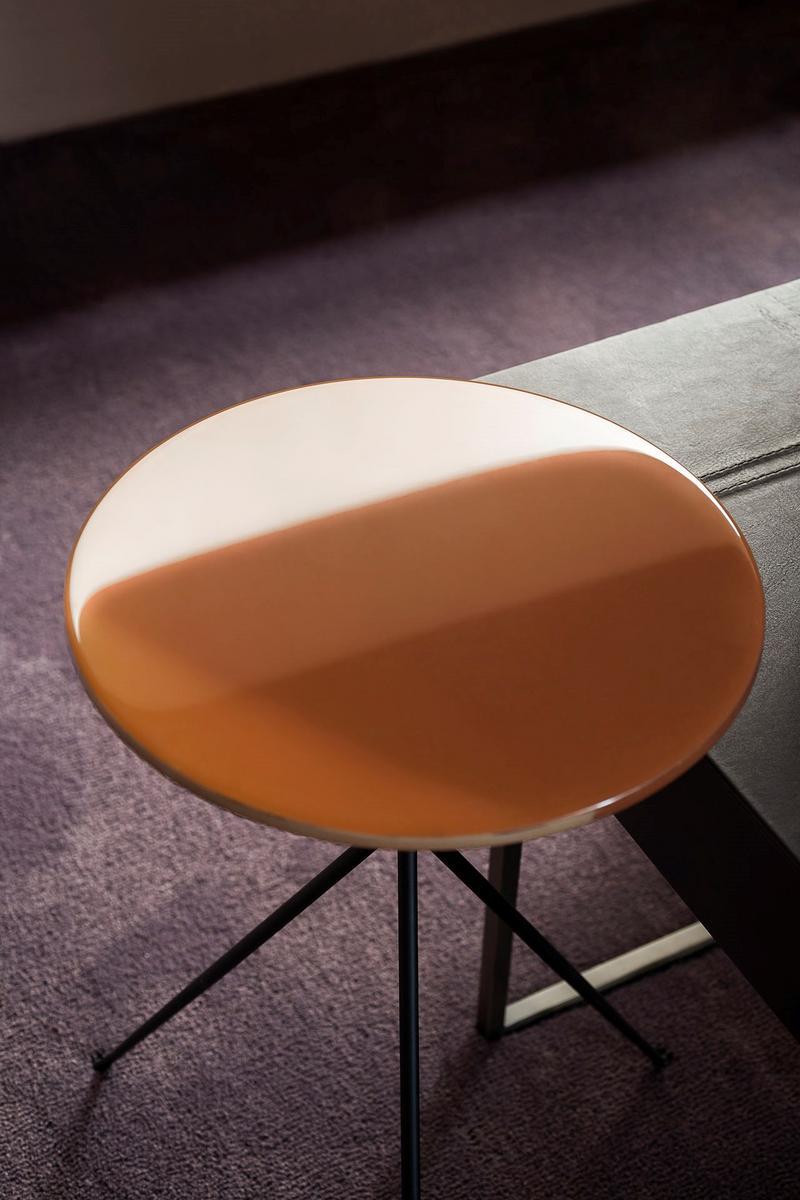 LIQUID Round coffee table