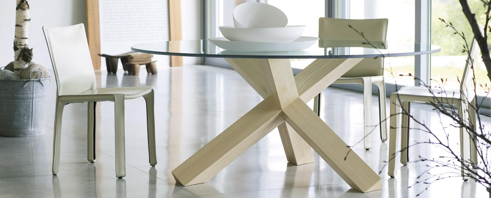 452 LA ROTONDA Table with solid wood base