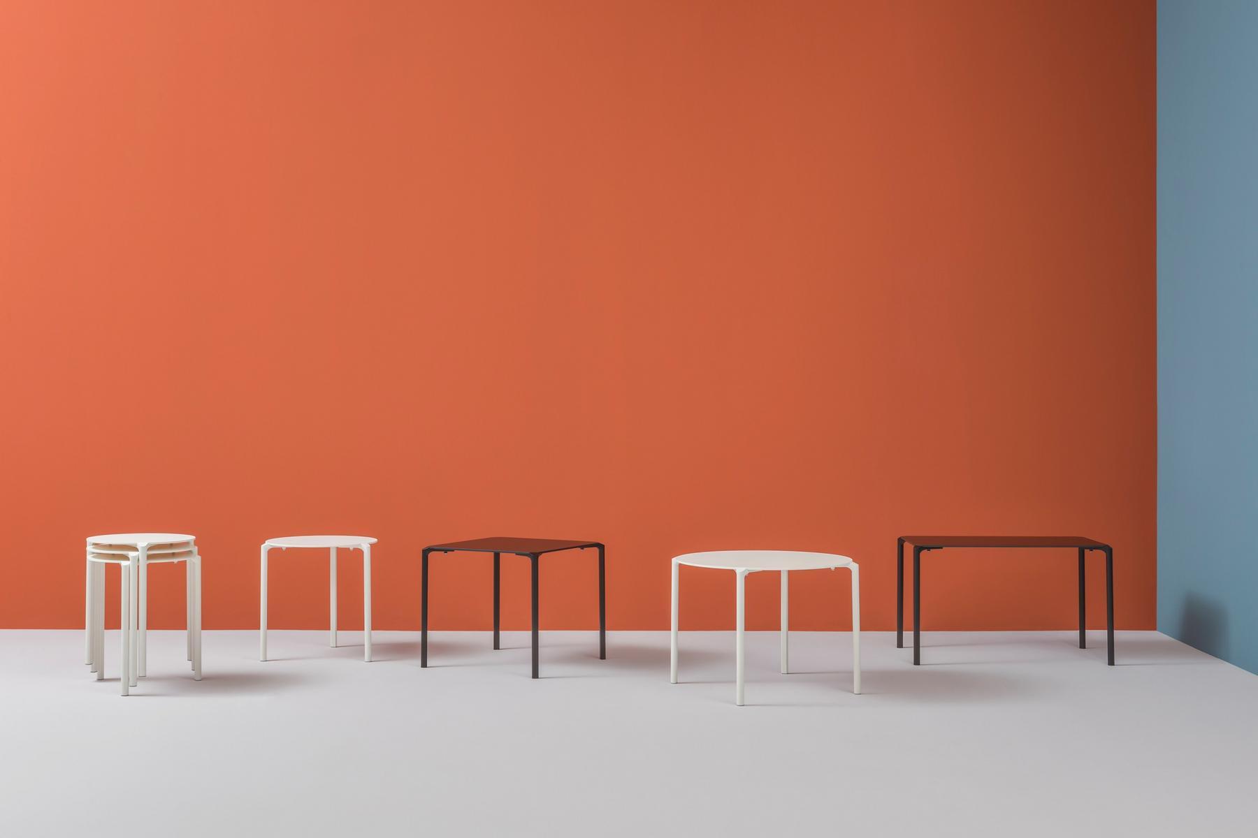 JUMP TJ4 Stackable square aluminium table
