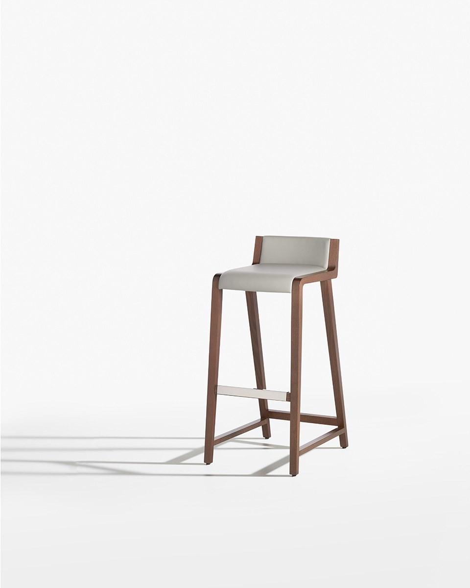 LINUS Stool with footrest