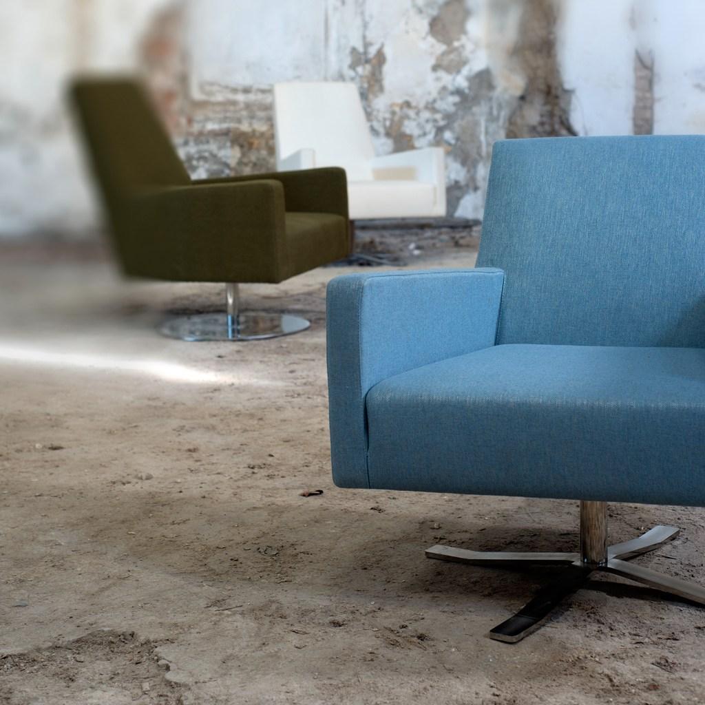 BOSTON LOW Upholstered fabric armchair with 4-spoke base
