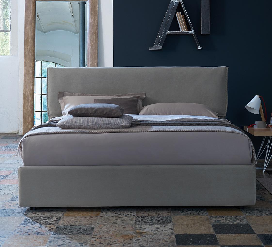 HOLLIS Leather bed with high headboard