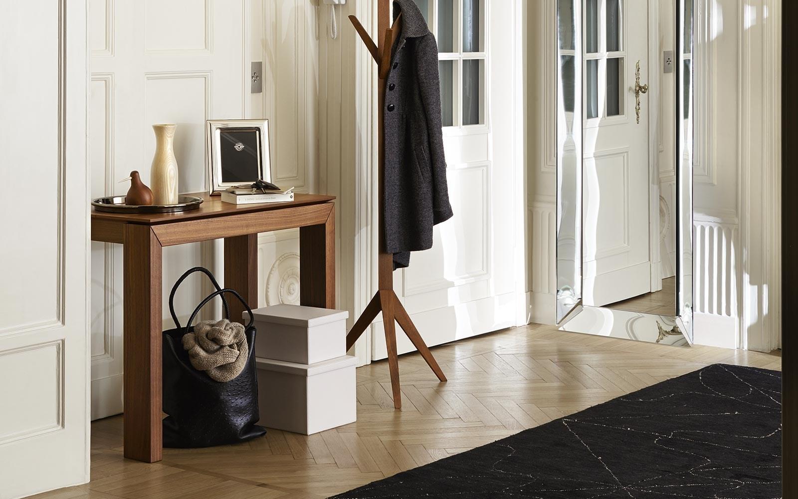 MEMORABILIA Wooden coat stand