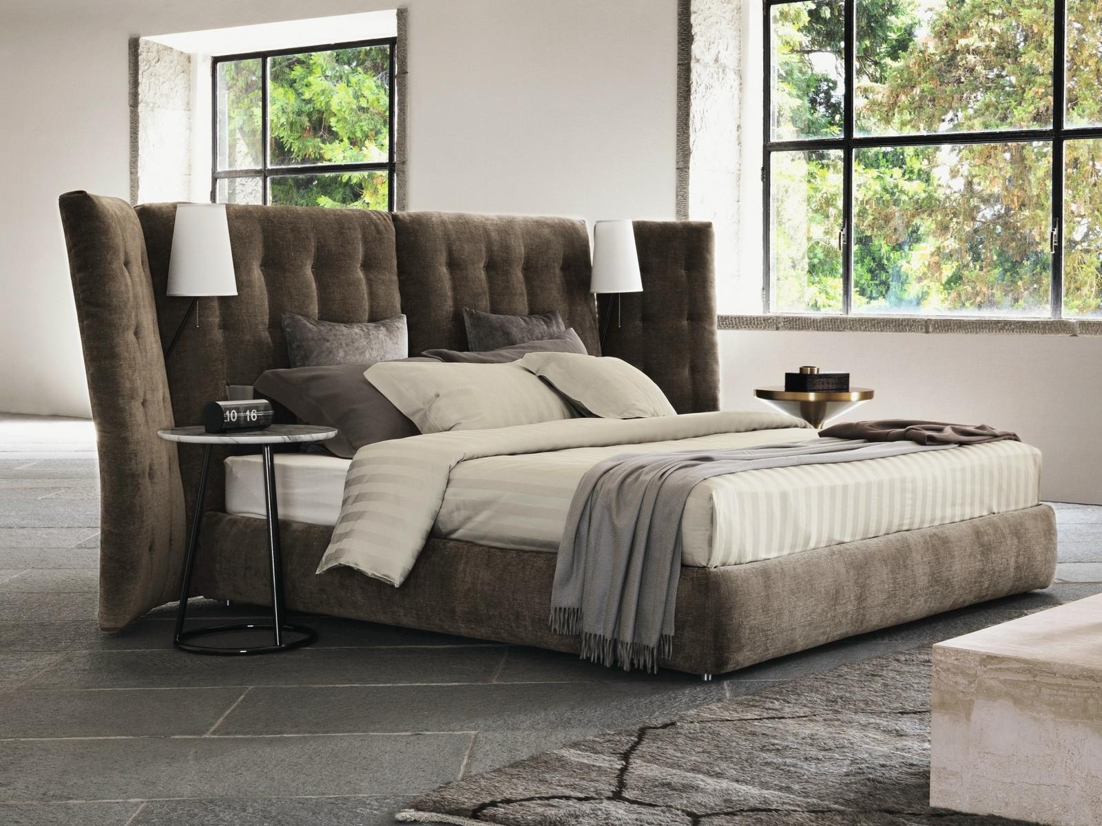 ANGLE PARAVENTO Bed with high headboard