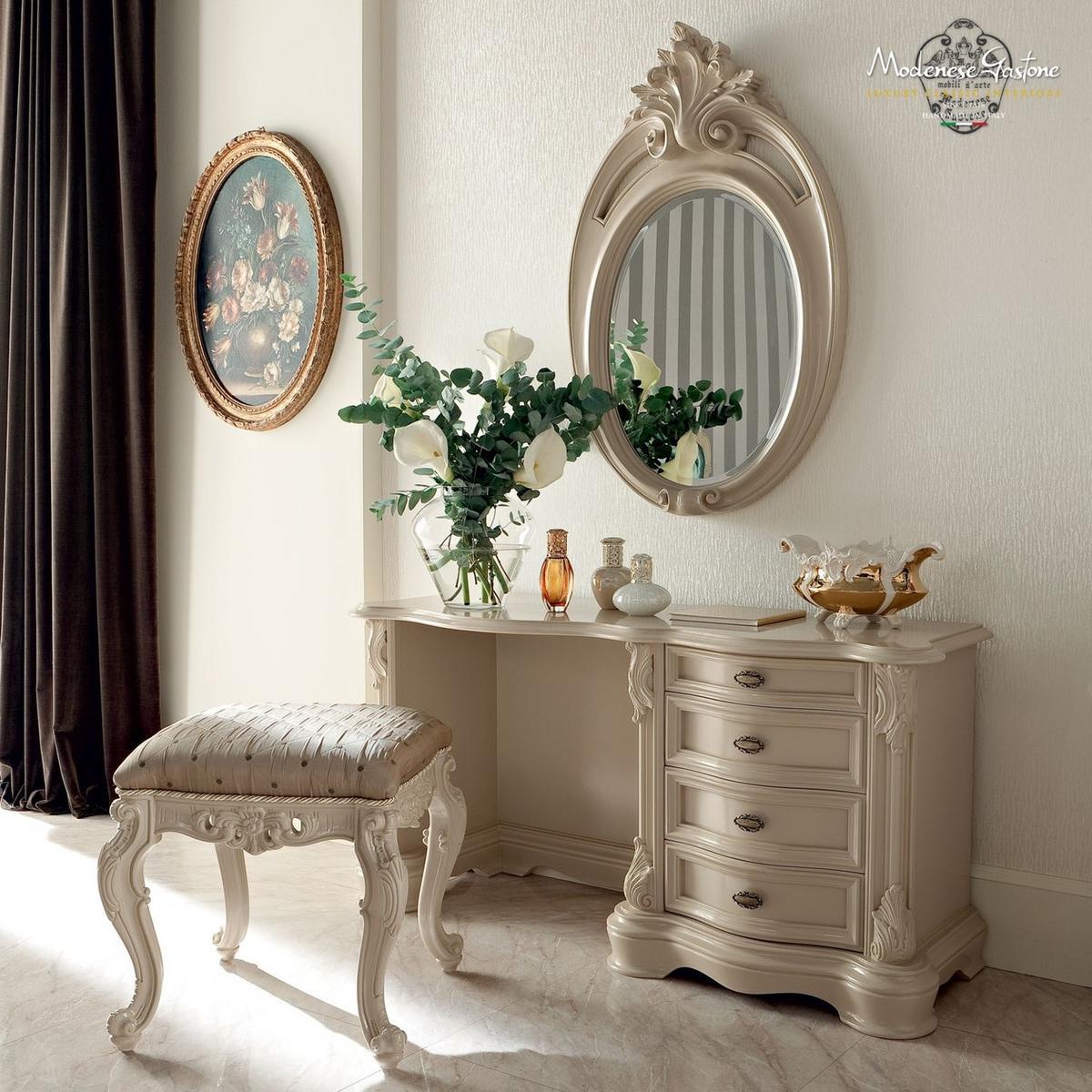 13208 Baroque dressing table