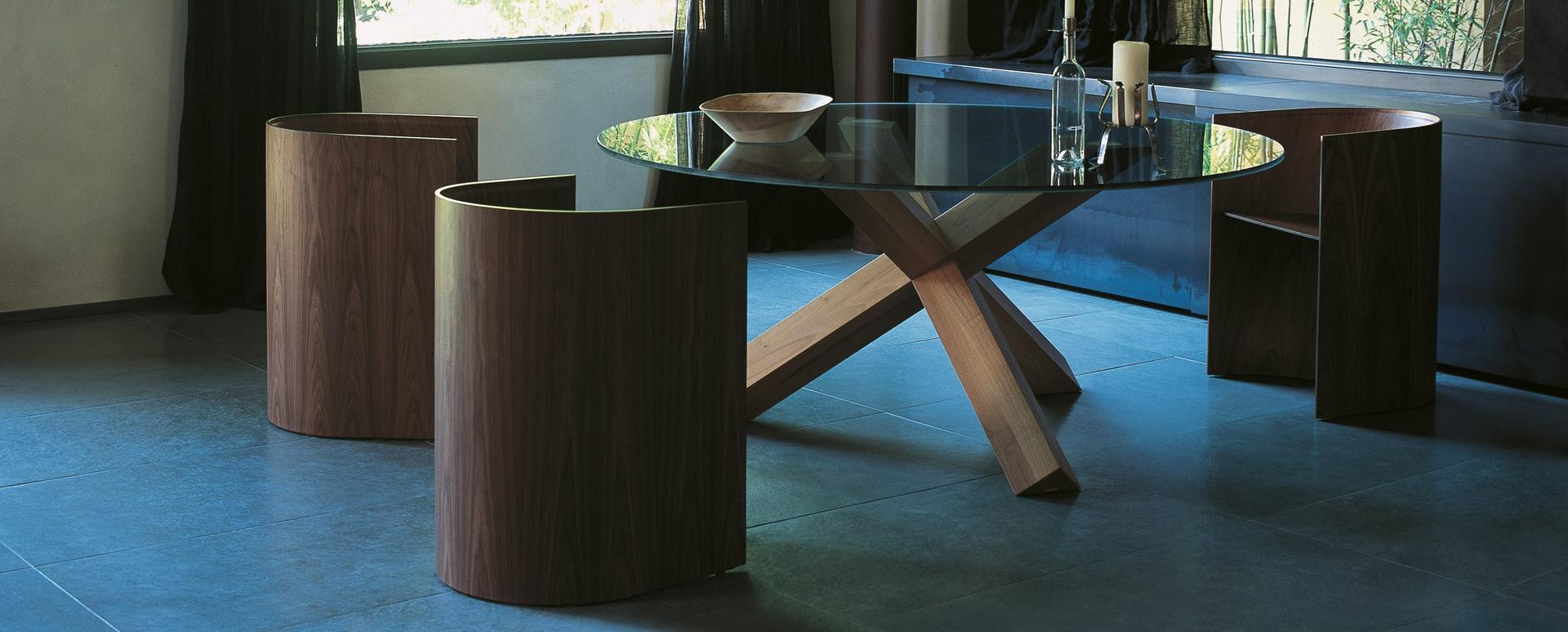 452 LA ROTONDA Table with solid wood base
