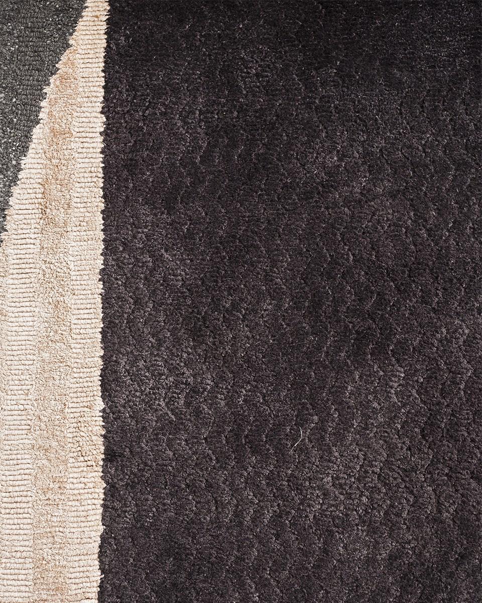 BORDERLAND Handmade rectangular rug