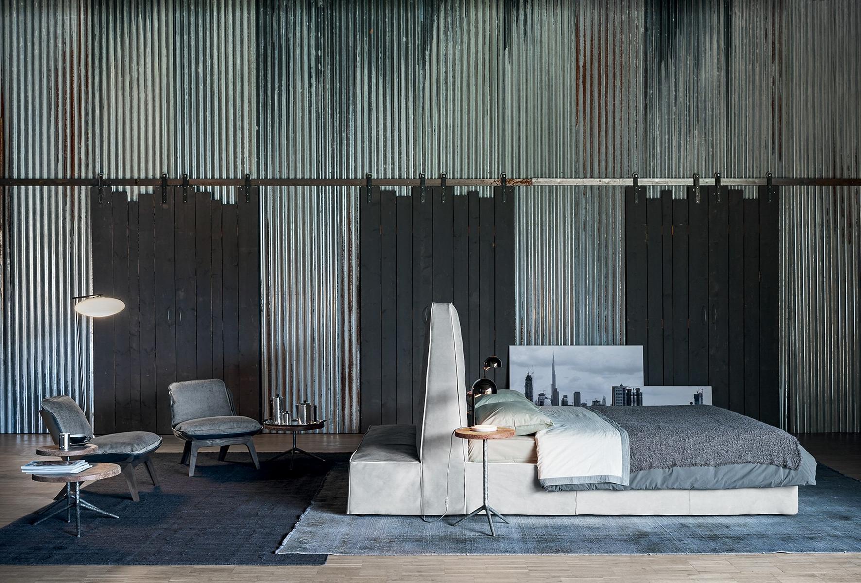 VIK Round coffee table