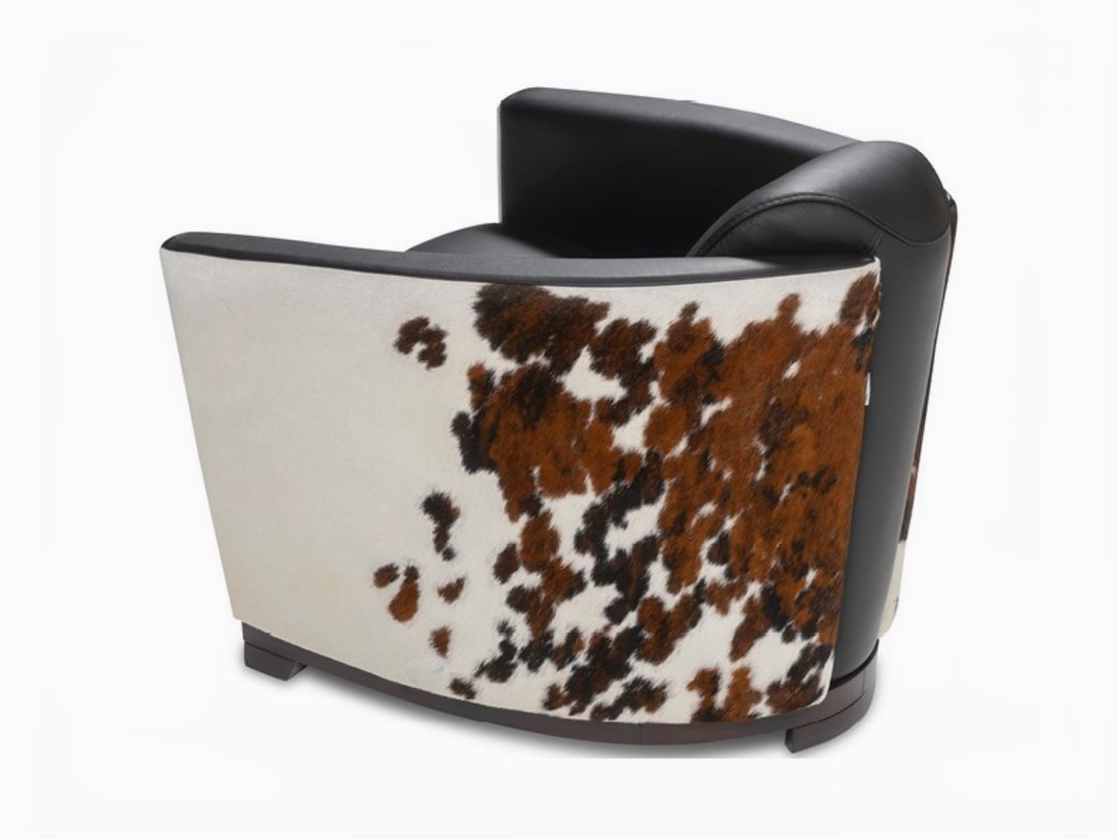 HOTEL The ‘Hotel’ armchair offers timeless design, celebrating 25 years with new versatile pieces, embodying Calia Italia’s renowned style and character.