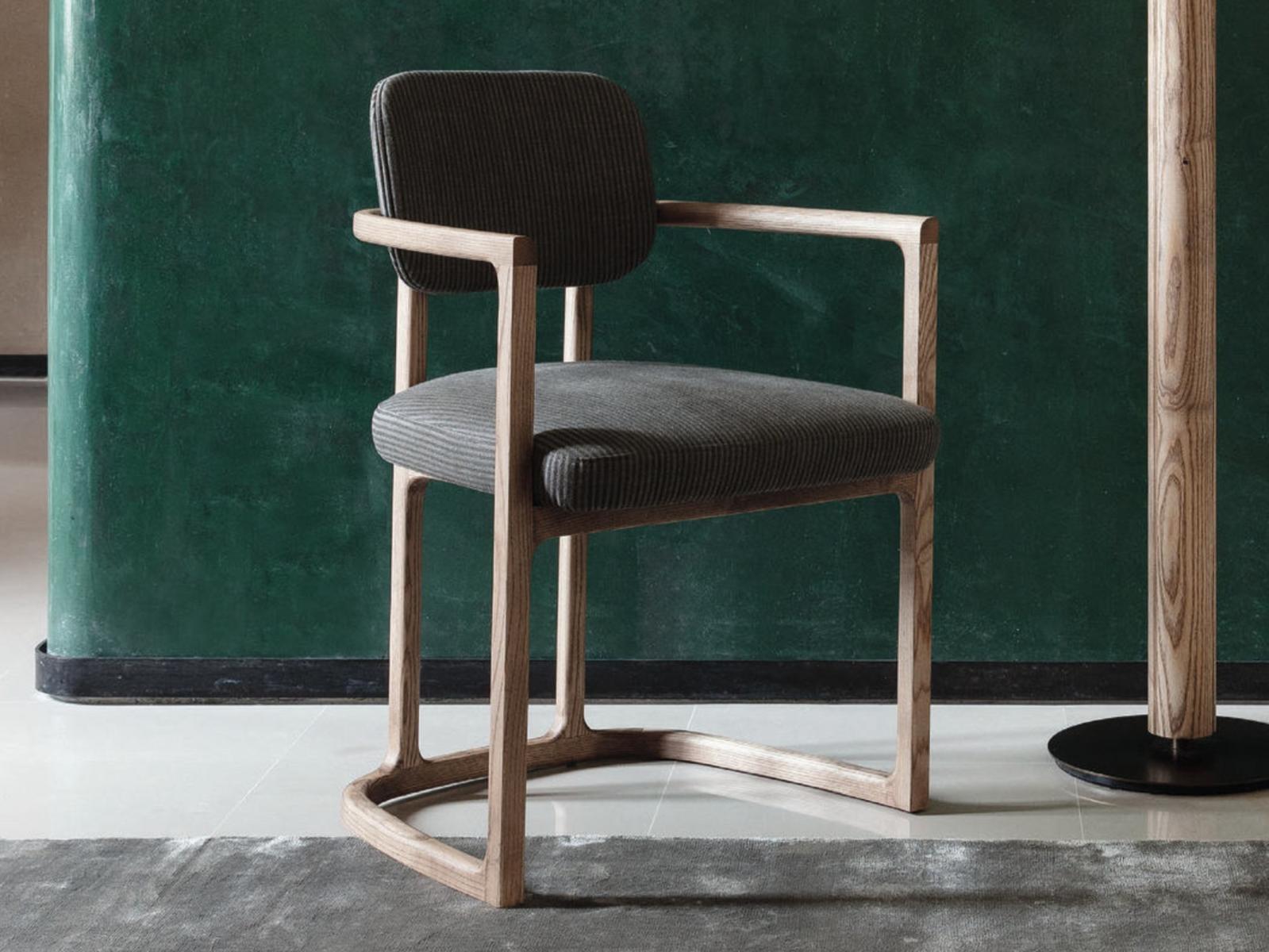 SERENA Chair with armrests in ash covered in fabric