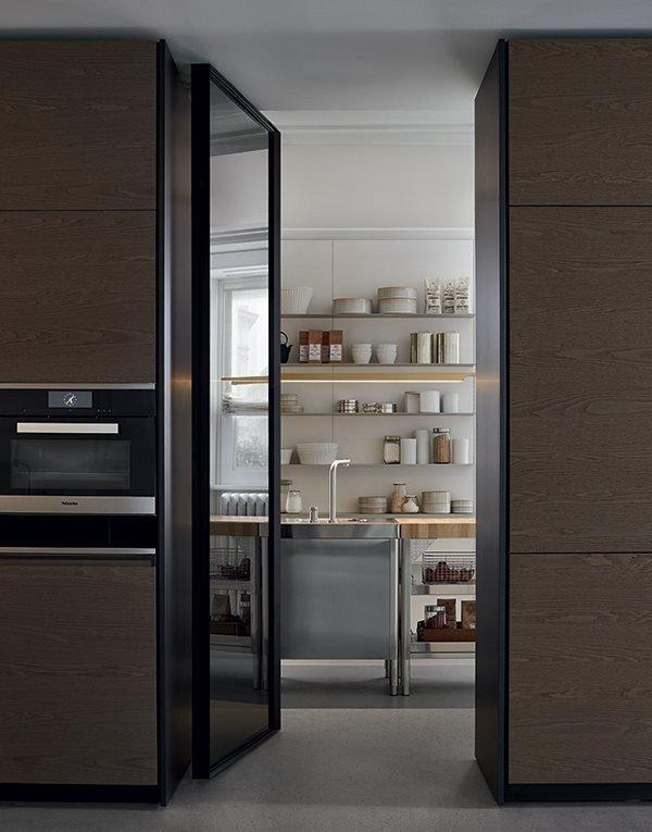 TRAIL Wood and glass fitted kitchen