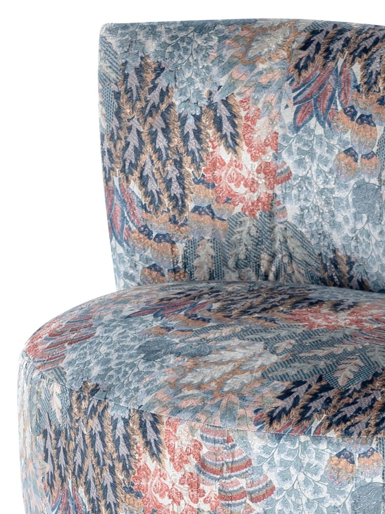 DRUSILLA The Drusilla easy chair combines 70's style with comfort, featuring an egg-shaped design and a cozy backrest for relaxed arm support.