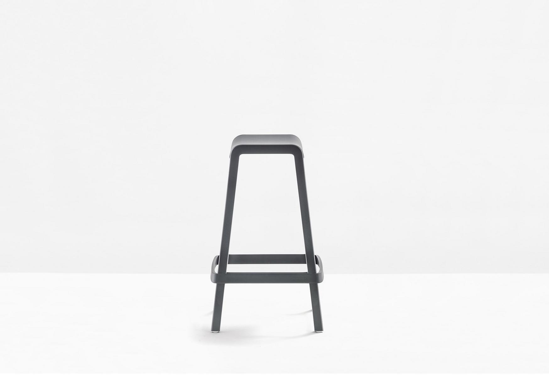 DOME 267 Stackable polypropylene stool