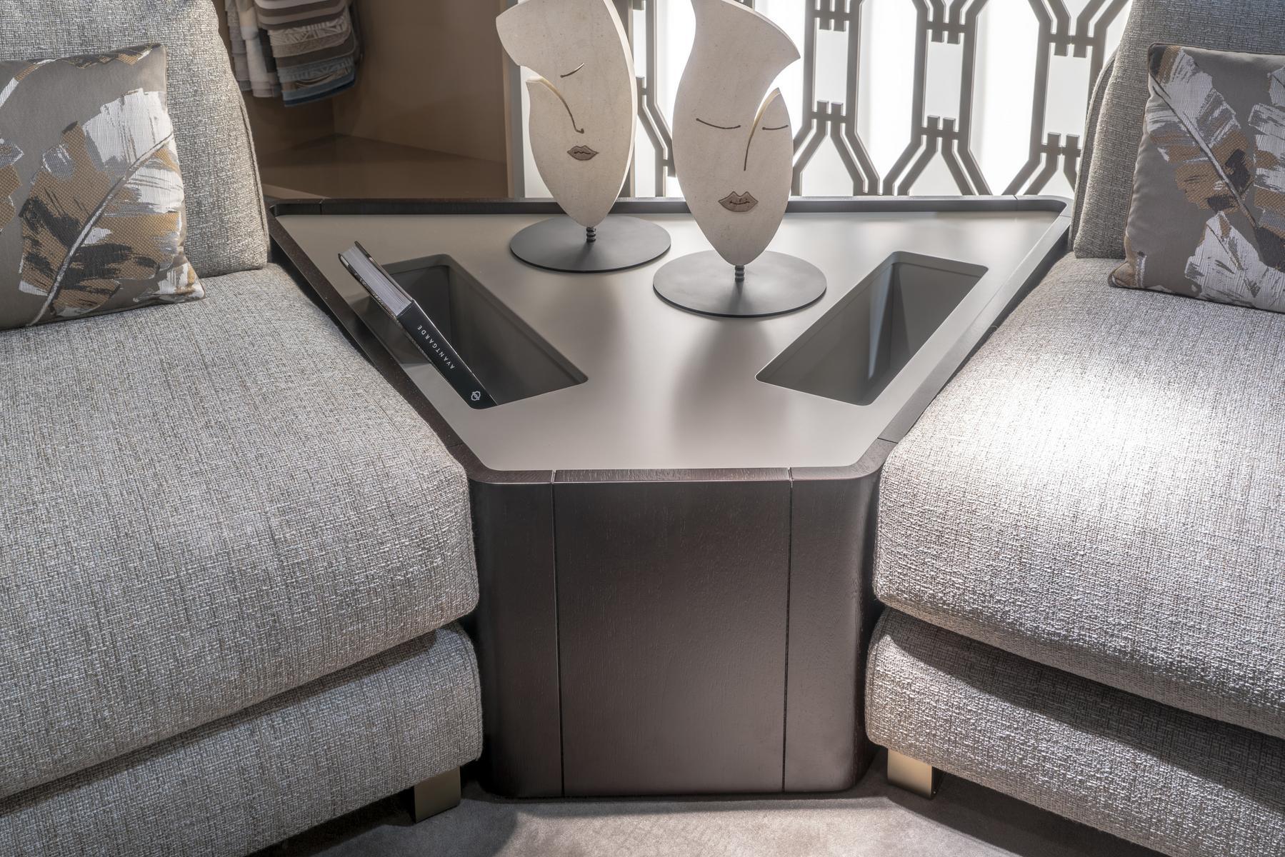 WAVE Trapezoidal table in walnut and lacquered top