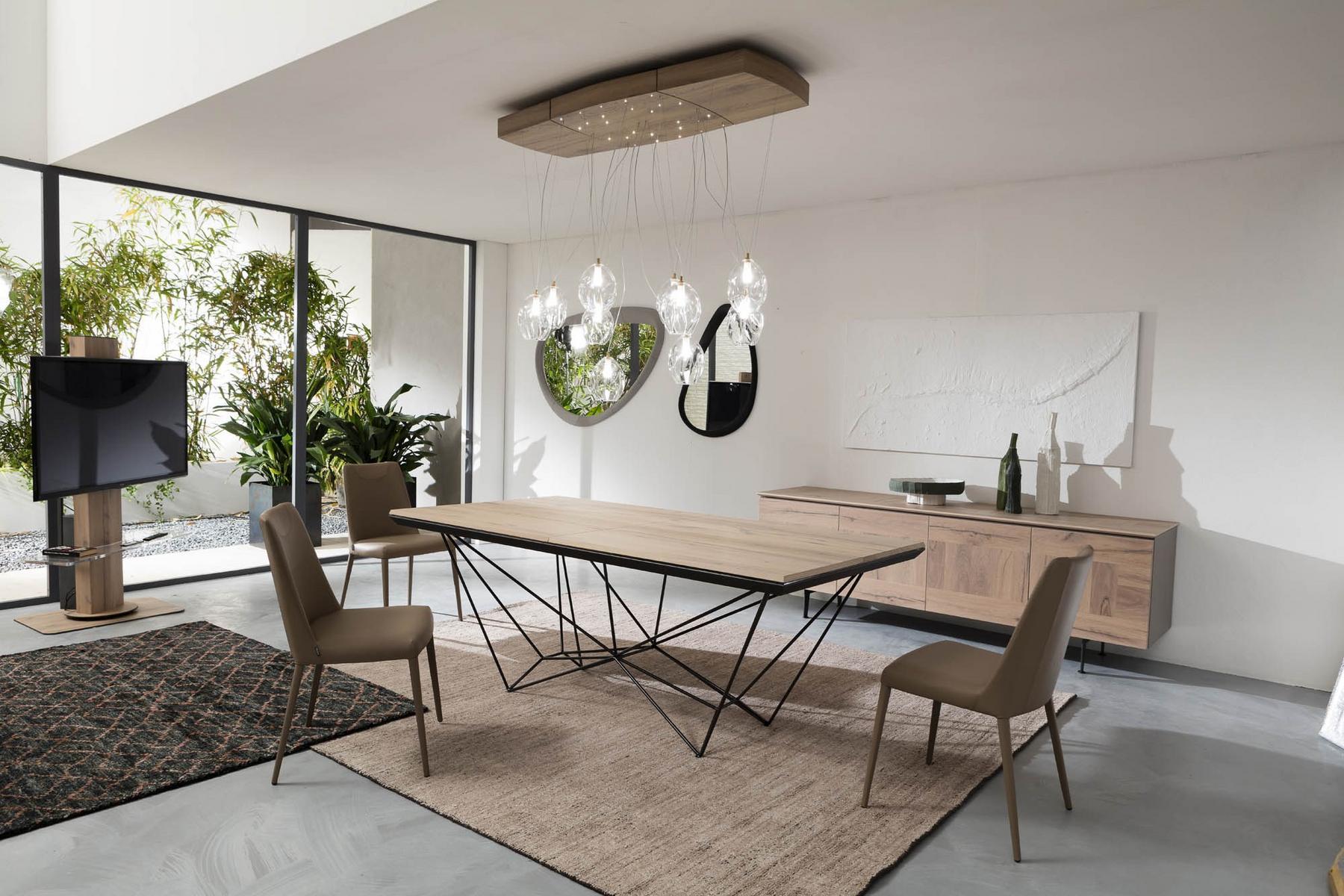 FIL8 Extending wooden table