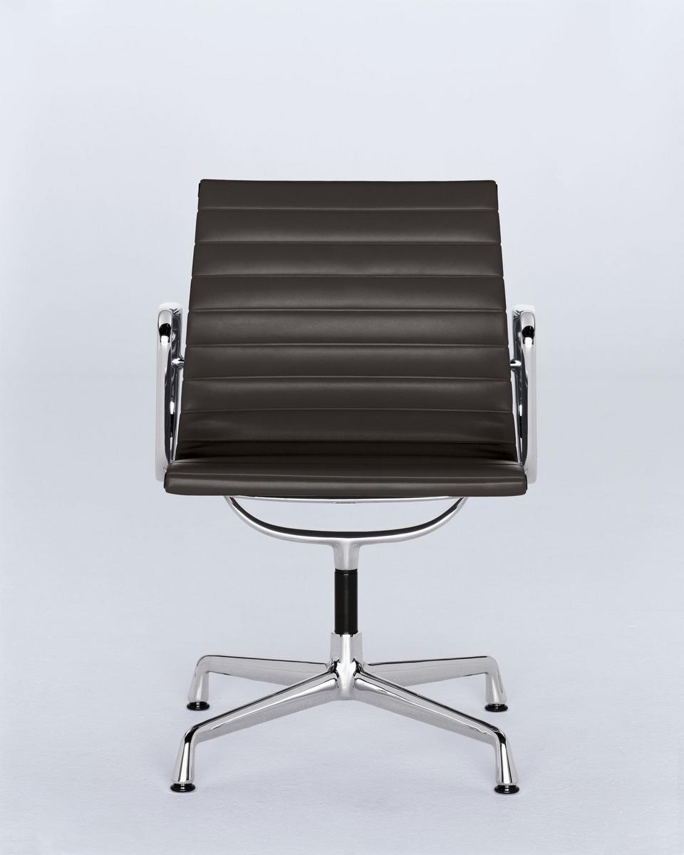 EA 107 Fabric chair with 4-spoke base with armrests