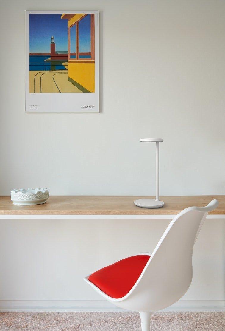 OBLIQUE QI LED table lamp with wireless charging