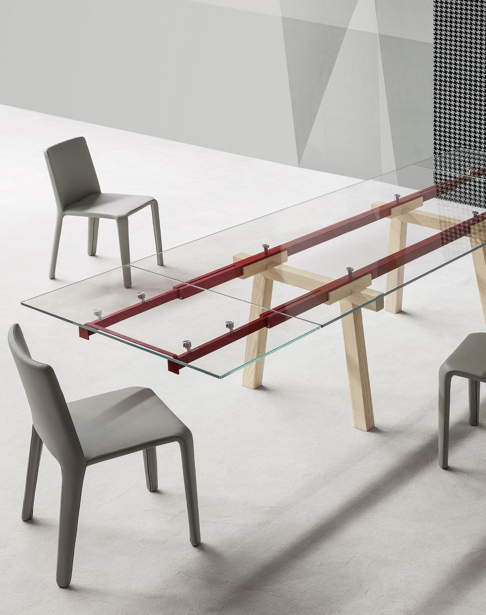 TRACKS Extending crystal table