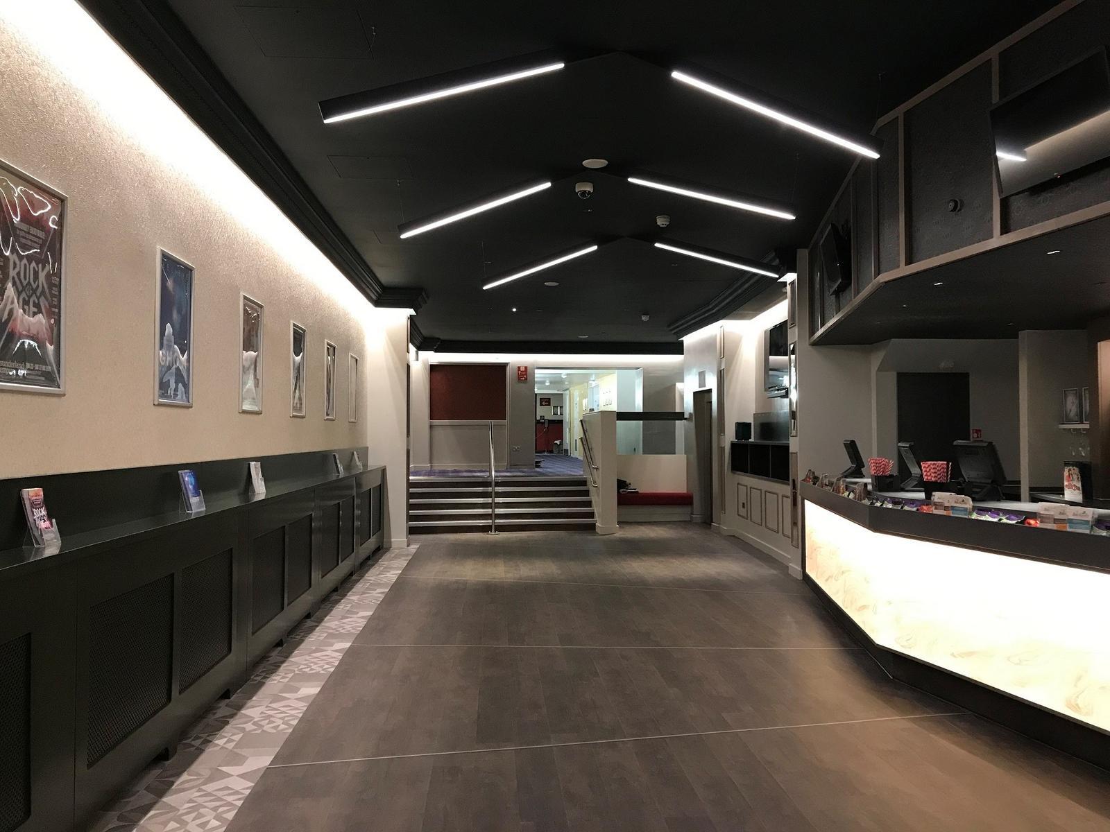 ANGLE BEAM LED aluminium ceiling lamp