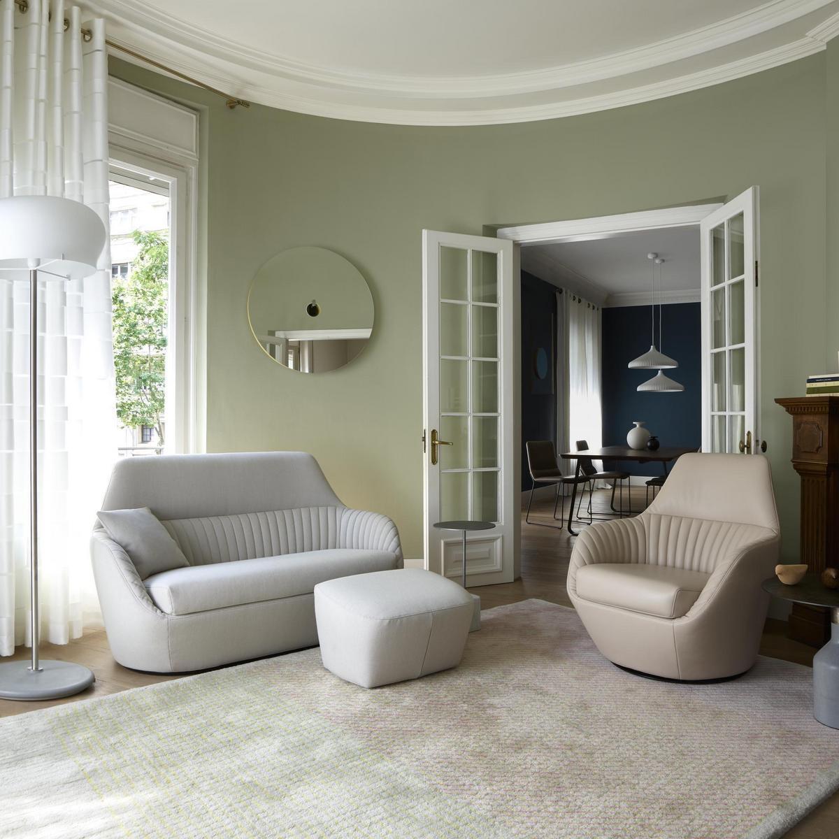 URA Round wall-mounted mirror
