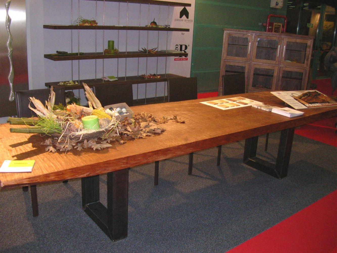 AUCKLAND Solid wood table