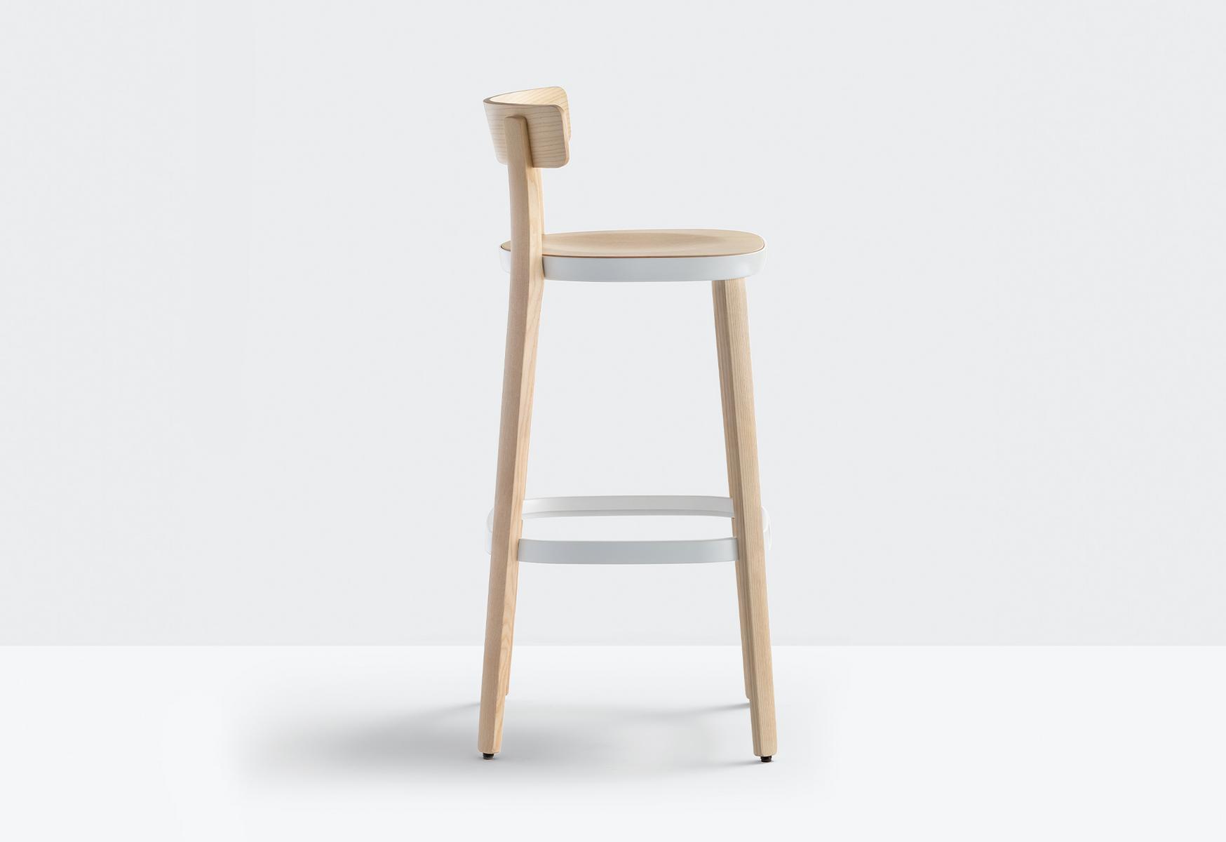 FOLK 2937 High ash stool with footrest