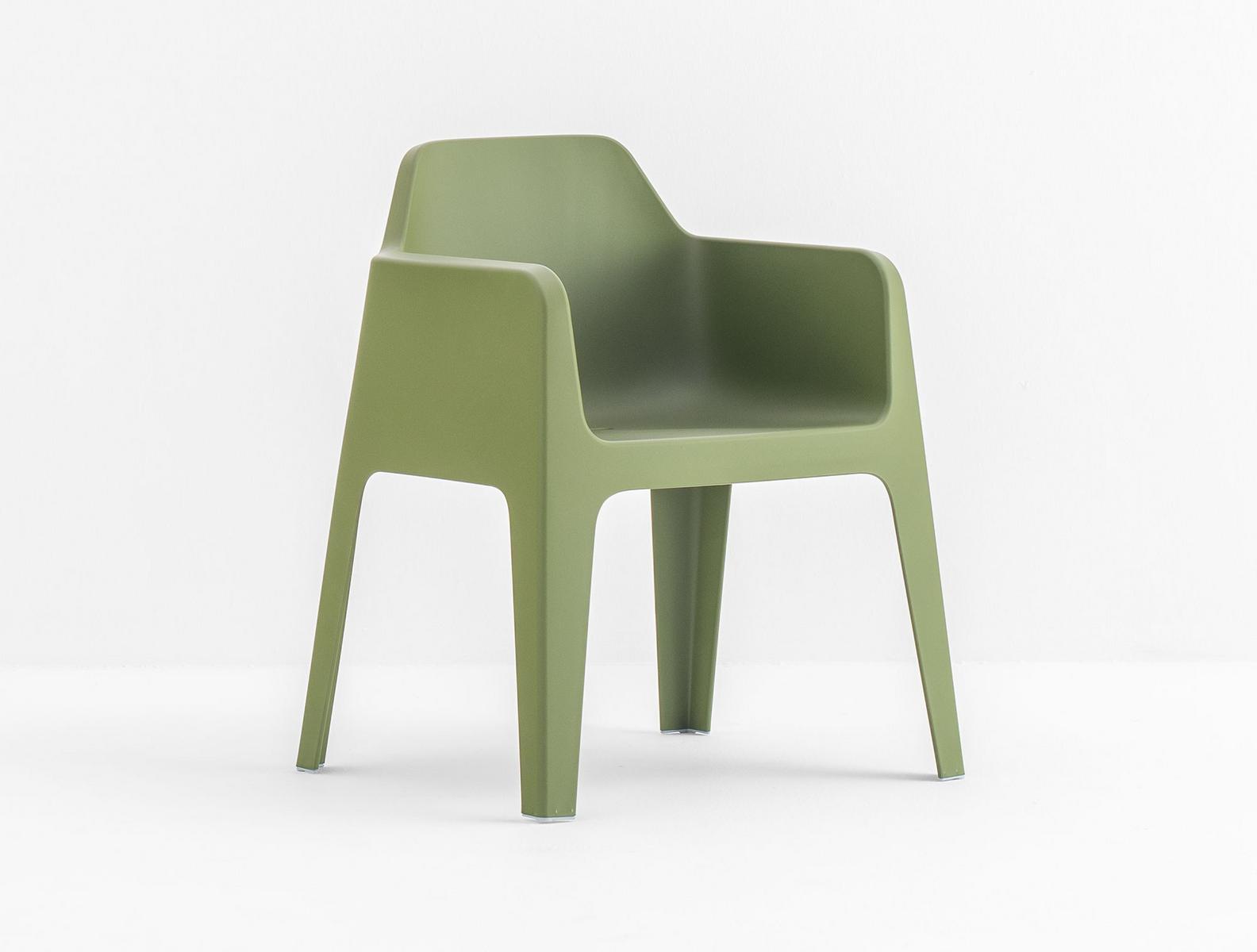 PLUS 630 Stackable polypropylene chair