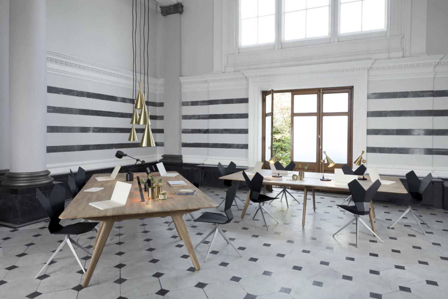 BEAT Metal pendant lamp in a contemporary style