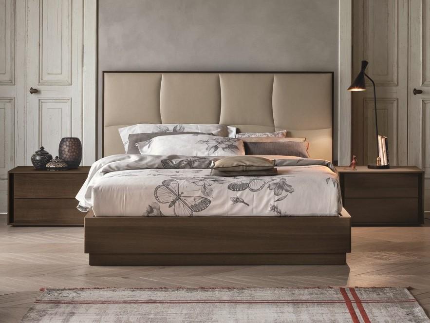 PRESTIGE Oak double bed with high headboard