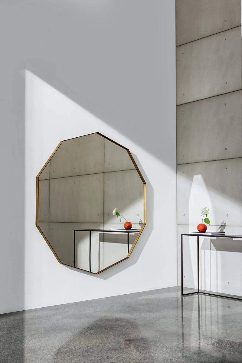 VISUAL DECAGONAL Framed wall-mounted mirror