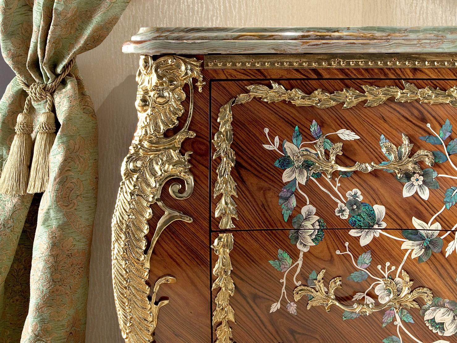 13604 Baroque wooden sideboard with drawers