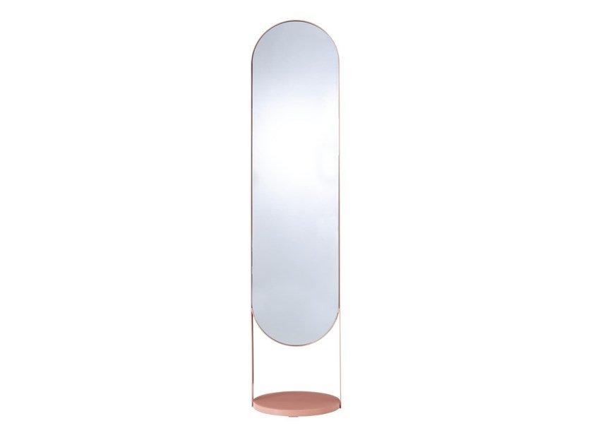 NIMBE Freestanding oval metal mirror