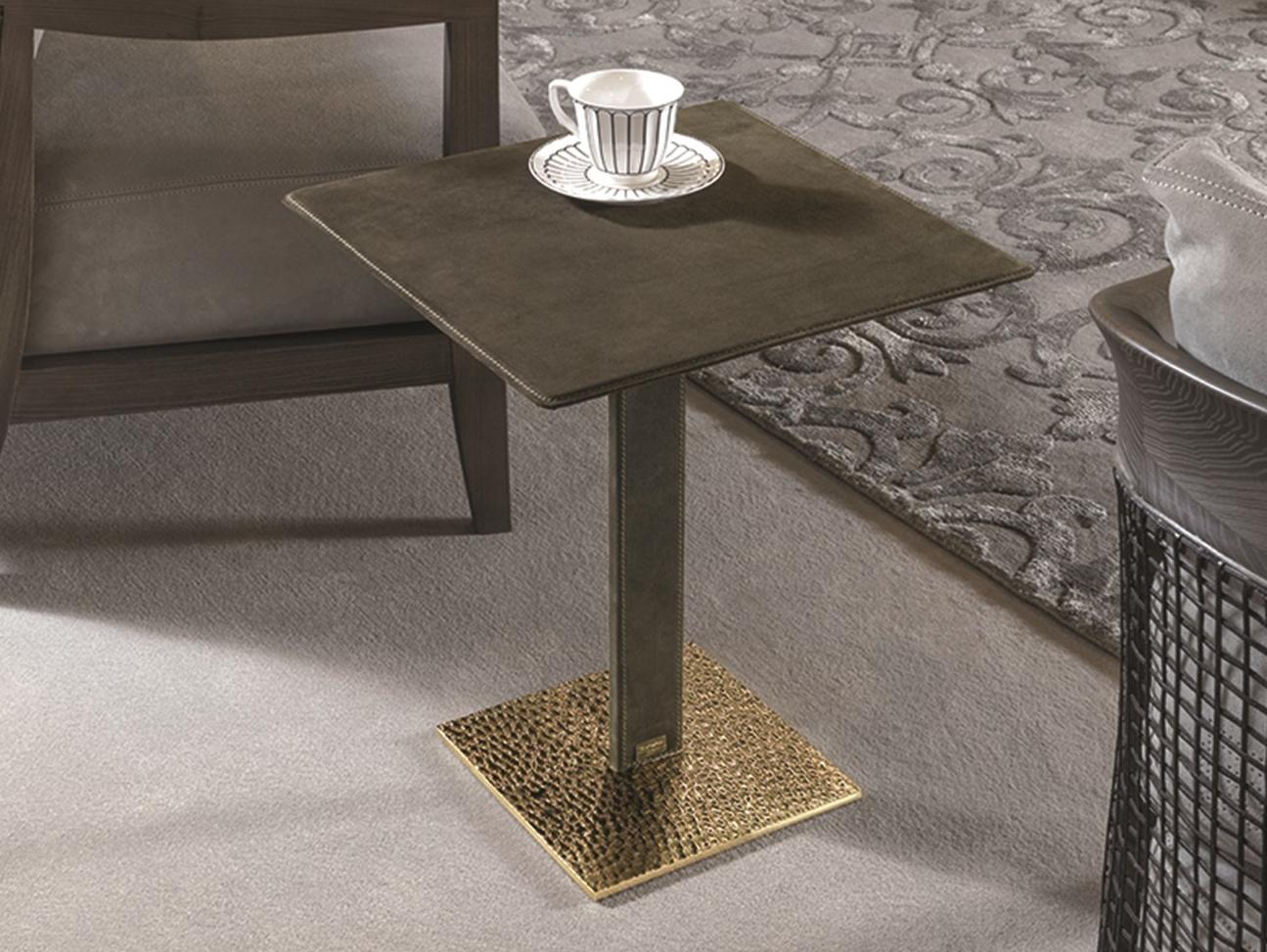 YAKI Square leather coffee table