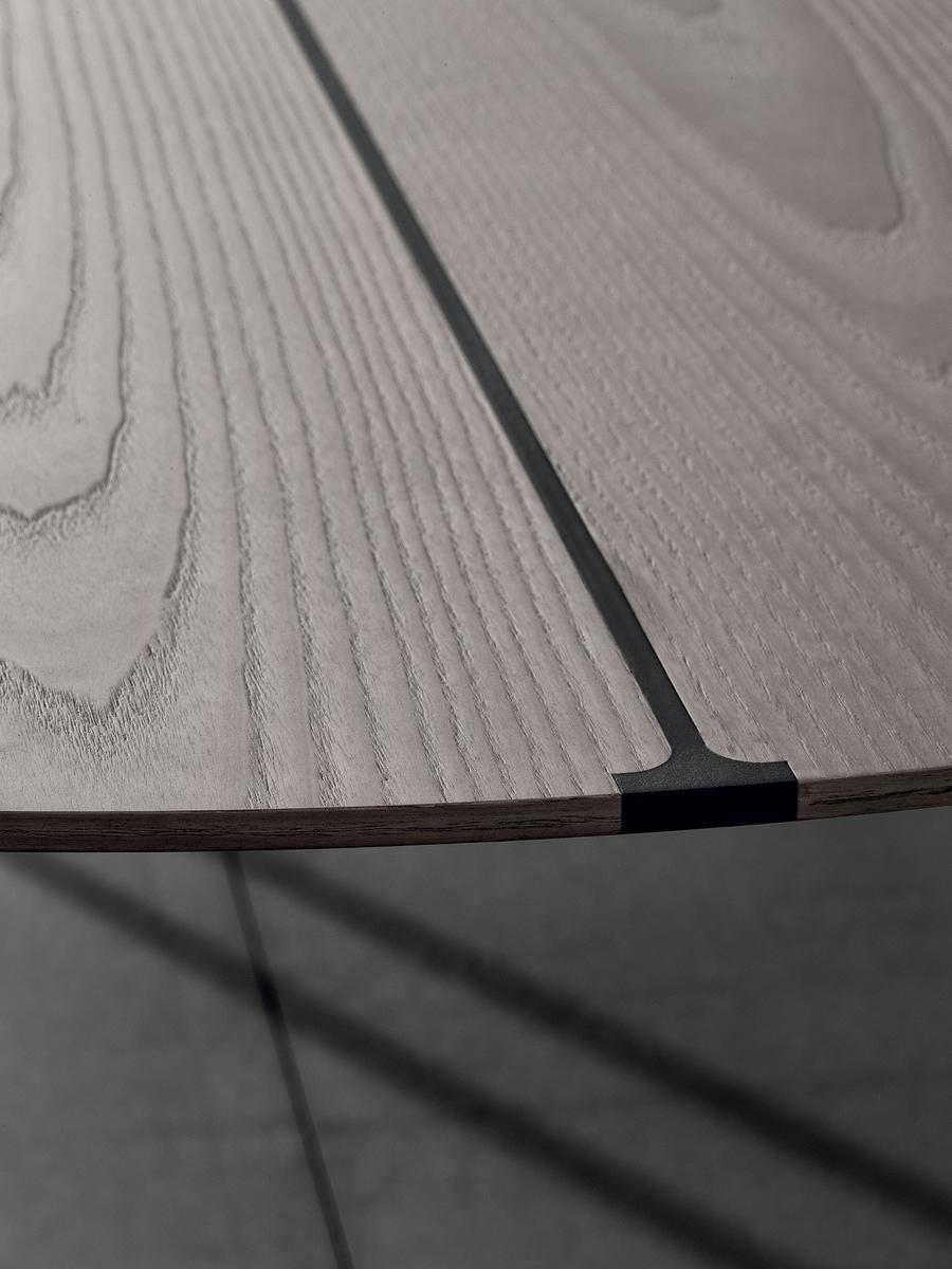 AXEL Round wooden dining table