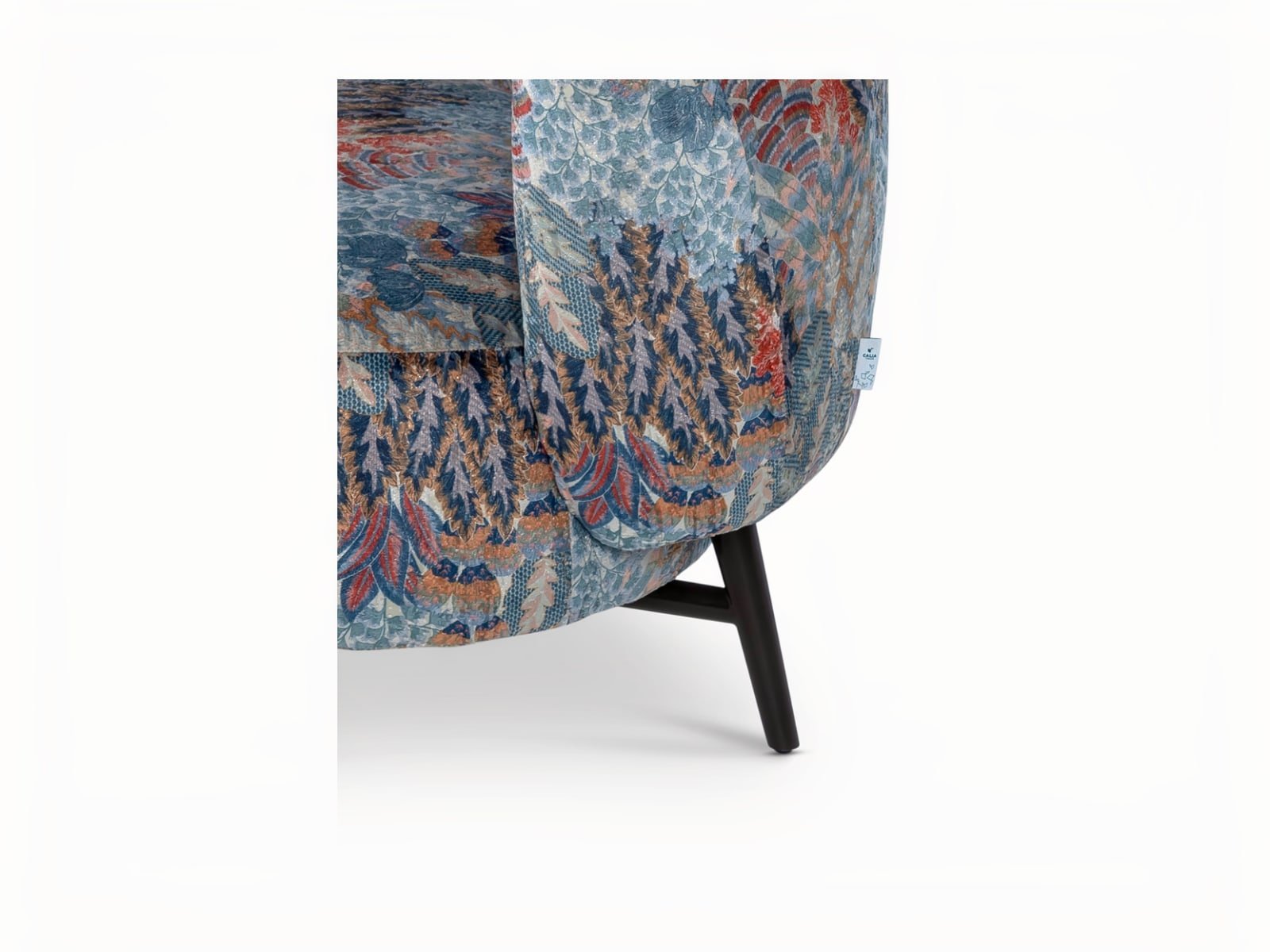DRUSILLA The Drusilla easy chair combines 70's style with comfort, featuring an egg-shaped design and a cozy backrest for relaxed arm support.