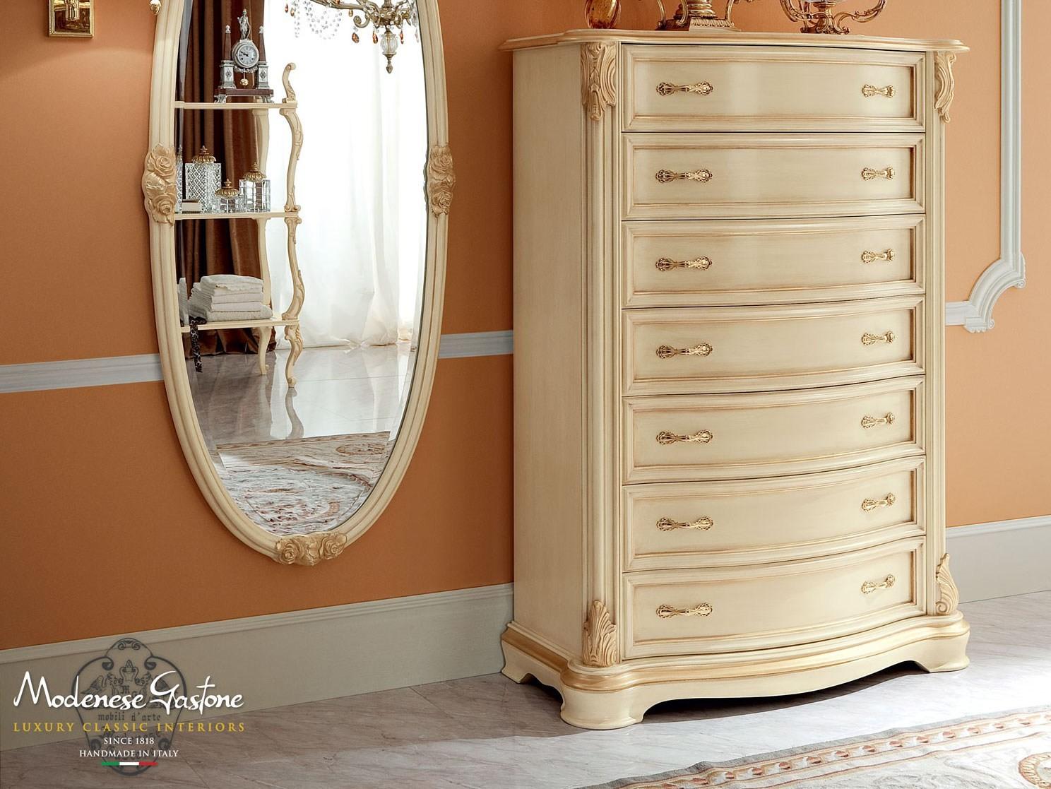 13610 Wooden chest of drawers