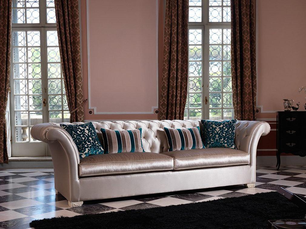 DESDEMONA CHIC Chesterfield style tufted sofa