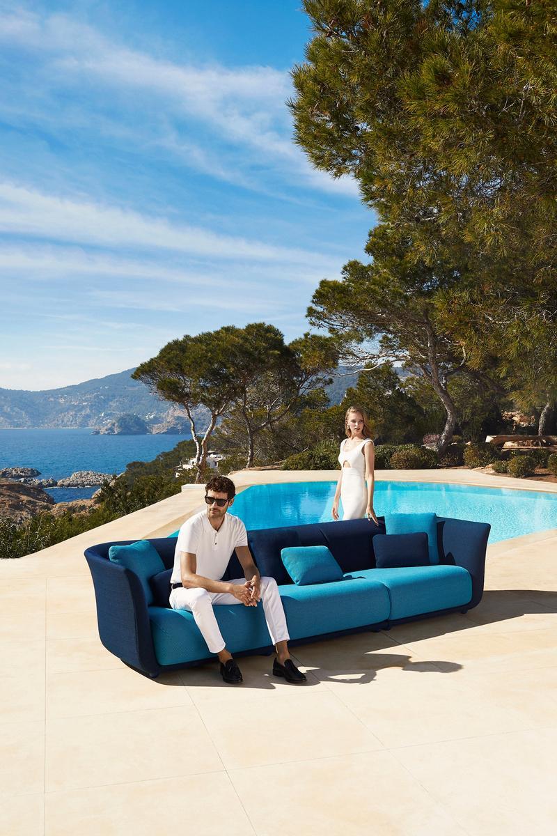 SUAVE Modular fabric garden sofa