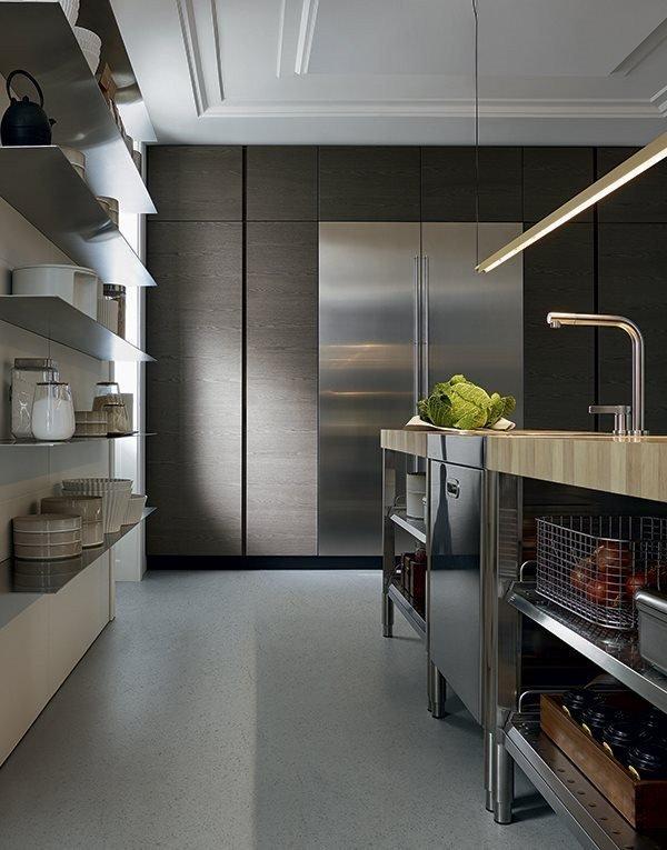 TRAIL Wood and glass fitted kitchen