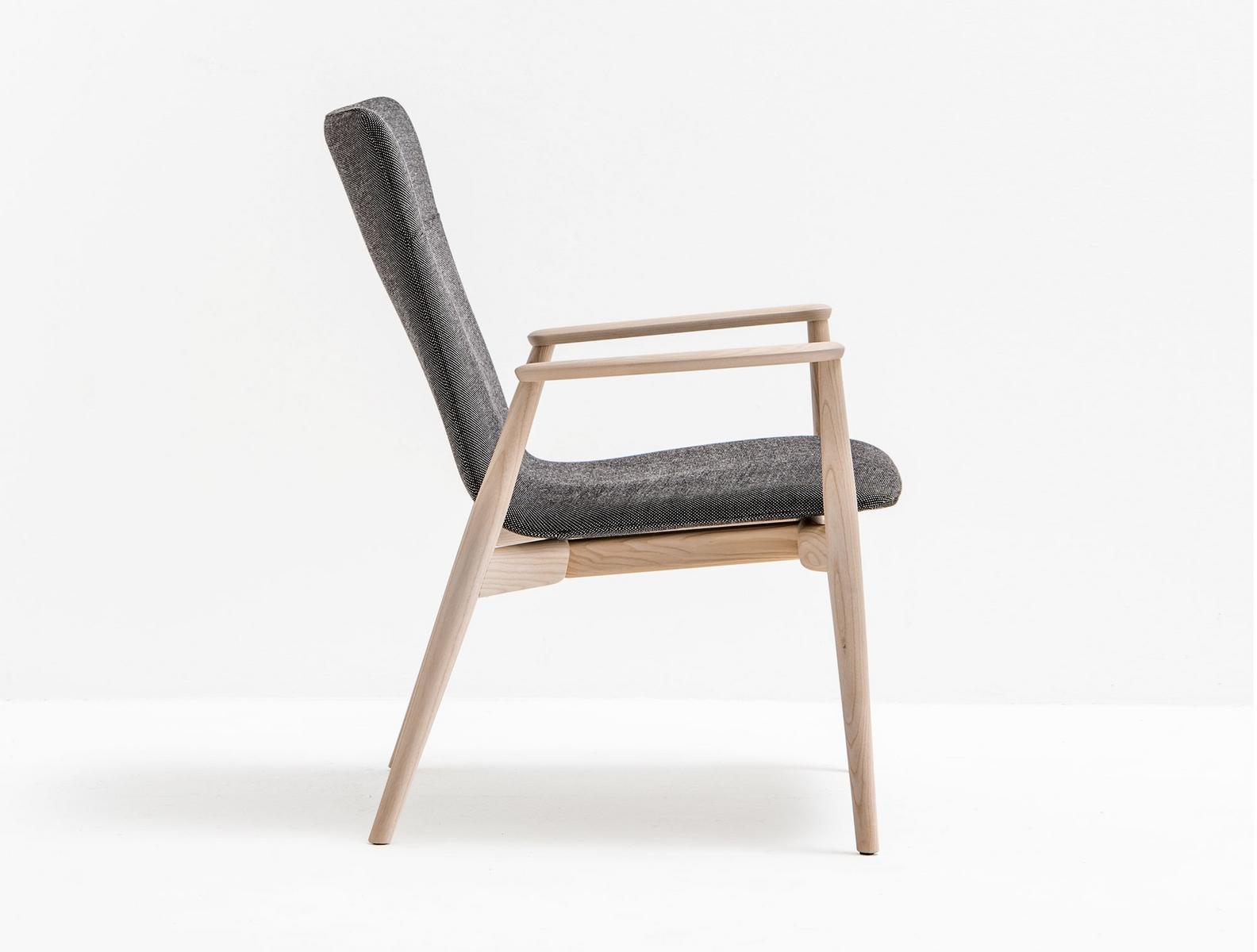 MALMÖ 298 Upholstered easy chair with armrests