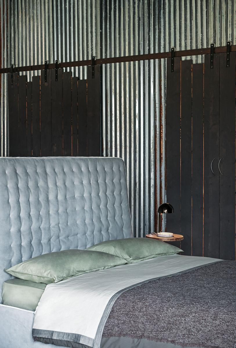 INNSBRUCK Leather bed with upholstered headboard